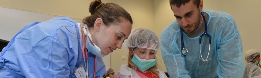 יותר מ-800 ילדים והורים הגיעו היום ל”בית חולים לדובים” בפקולטה לרפואה של אוניברסיטת בר אילן בגליל