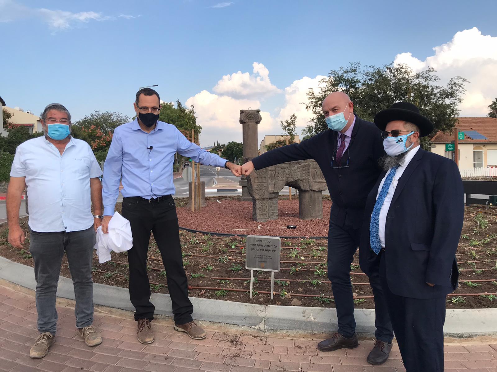 חבר הכנסת צביקה האוזר חנך את כיכר יהודיה בקצרין