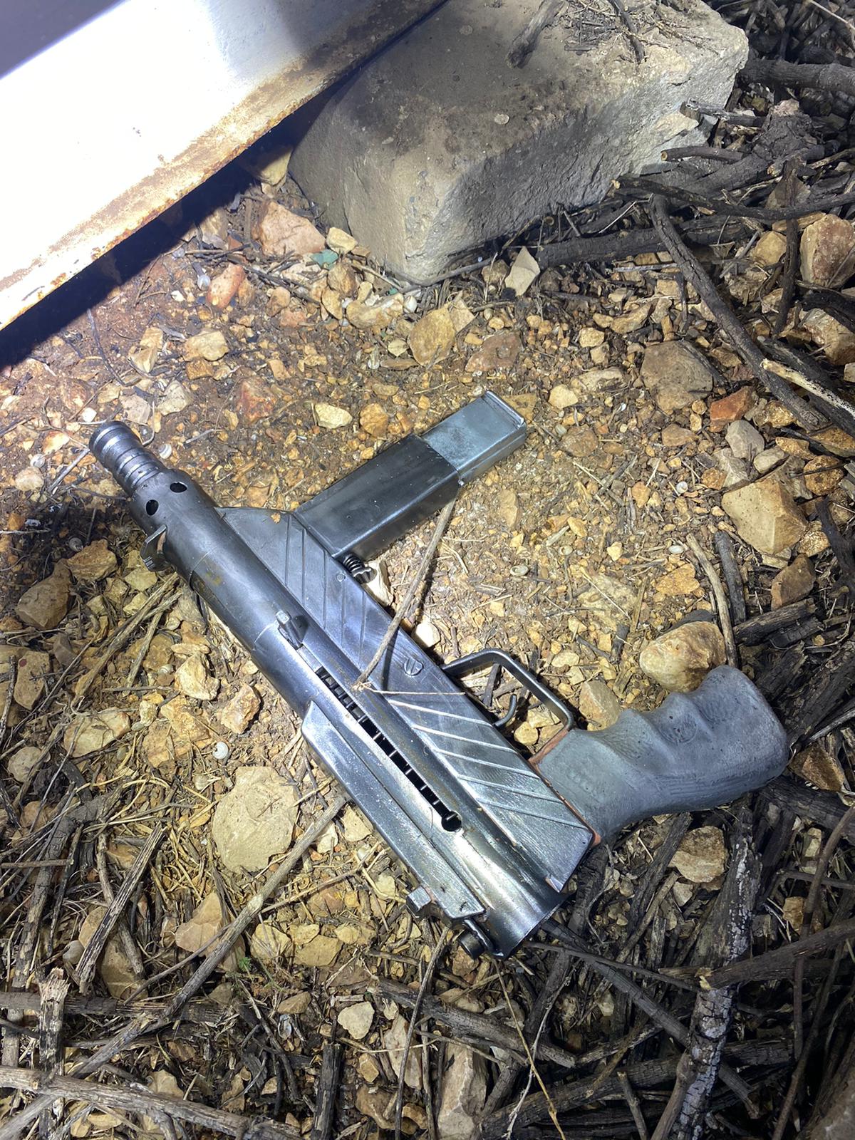 במהלך חיפוש בשטח פתוח בטובא נתפס נשק מסוג קרלו עם מחסנית בהכנס החשוד נעצר ונחקר