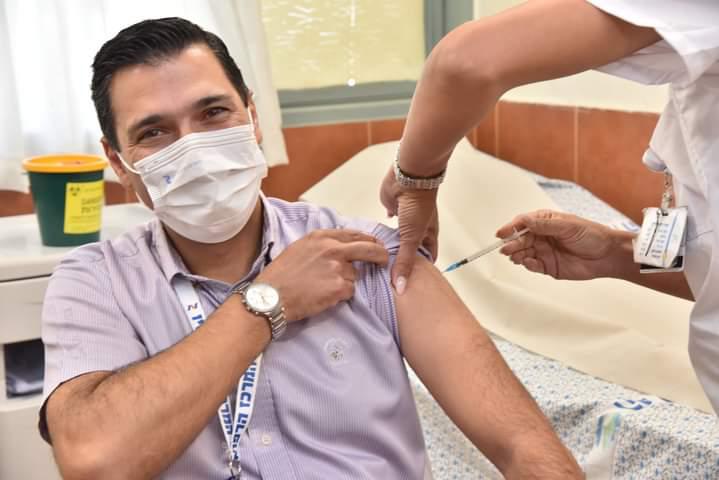 מבצע חיסונים לקורונה לצוותים במרכז הרפואי זיו בצפת