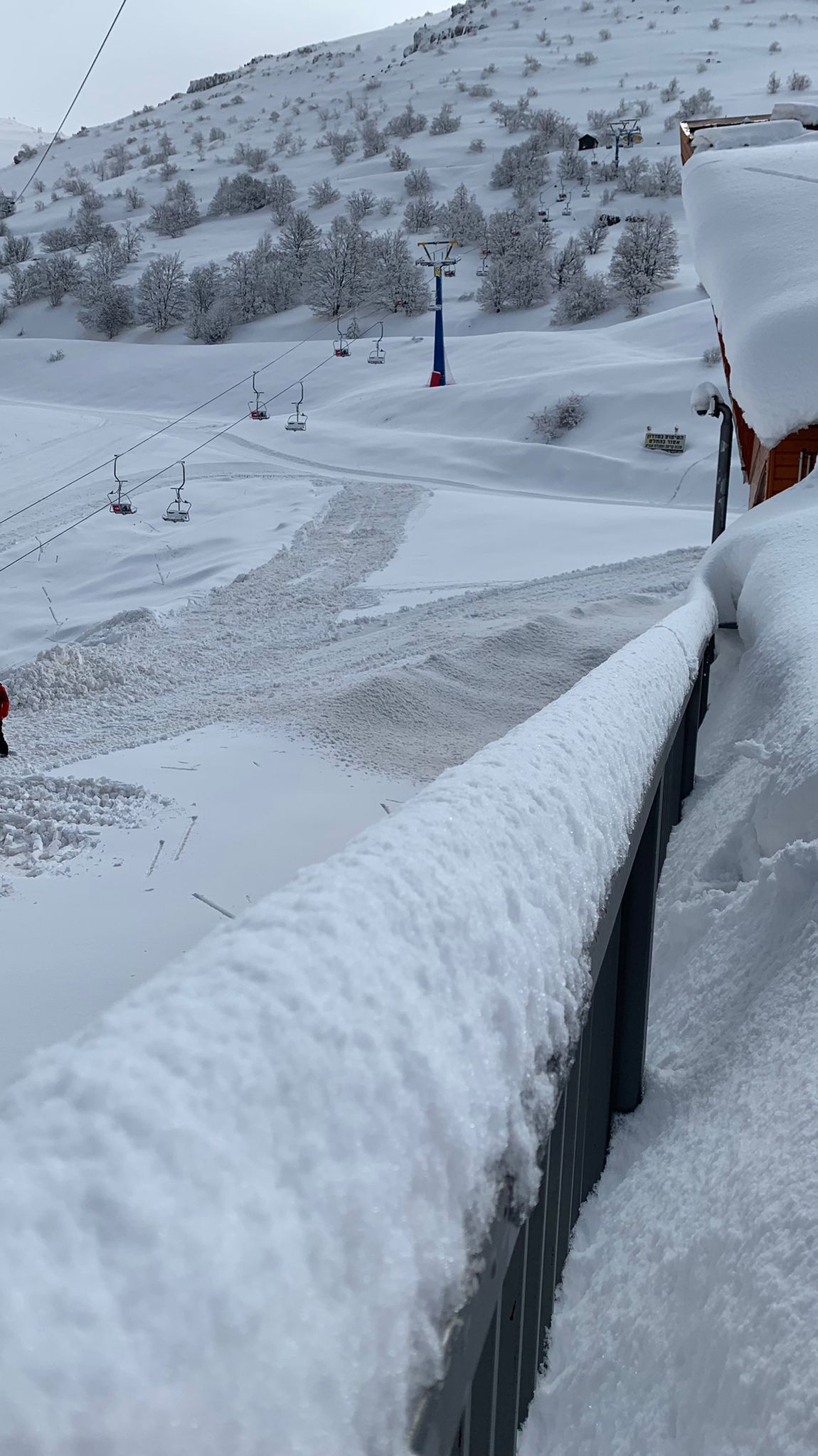 החלו עבודות פינוי השלגים באתר החרמון: גובה השלג במפלס התחתון 1.80 מטר