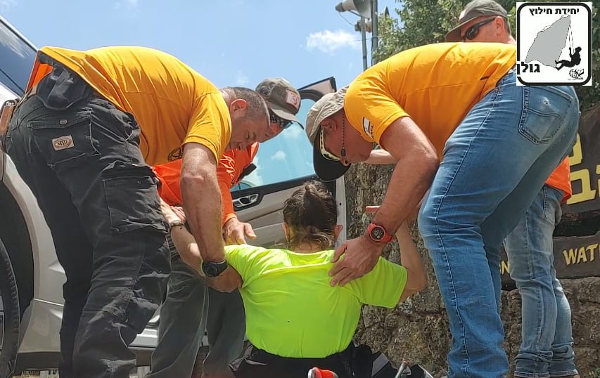 יחידת חילוץ גולן חילצו אישה בת 72 מרמת גן שנחבלה ברגלה בשמורת מפל הבניאס