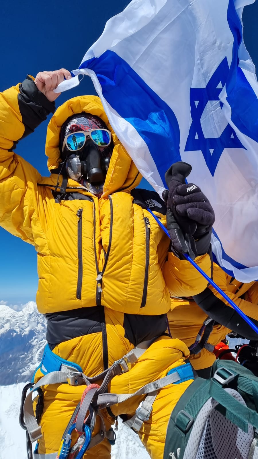 דניאל וולפסון האישה הישראלית היחידה שכבשה את האוורסט תניף את דגל ישראל על פסגת החרמון במרוץ החרמון צ’אלנג’ מרתון ישראל